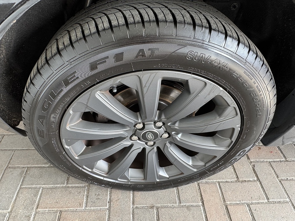Land Rover Range Rover Velar 3.0 D300 R-dynamic Hse Grey #28