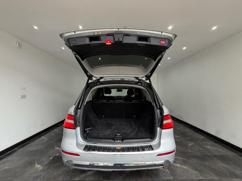 Mercedes-Benz M Class  White #37