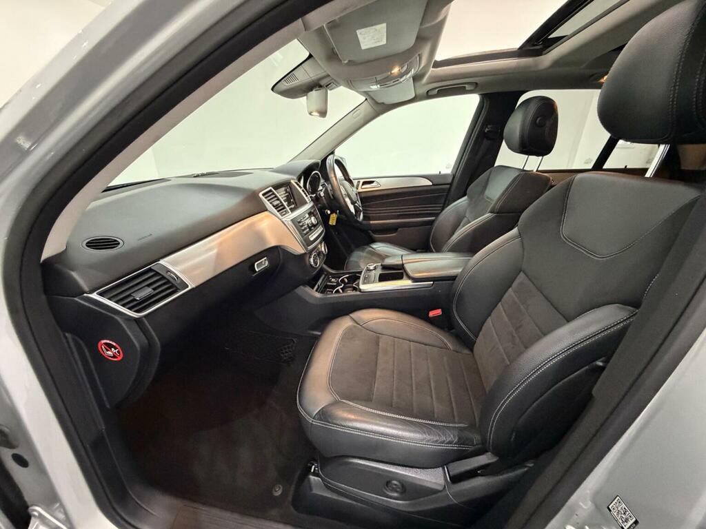 Mercedes-Benz M Class  White #40