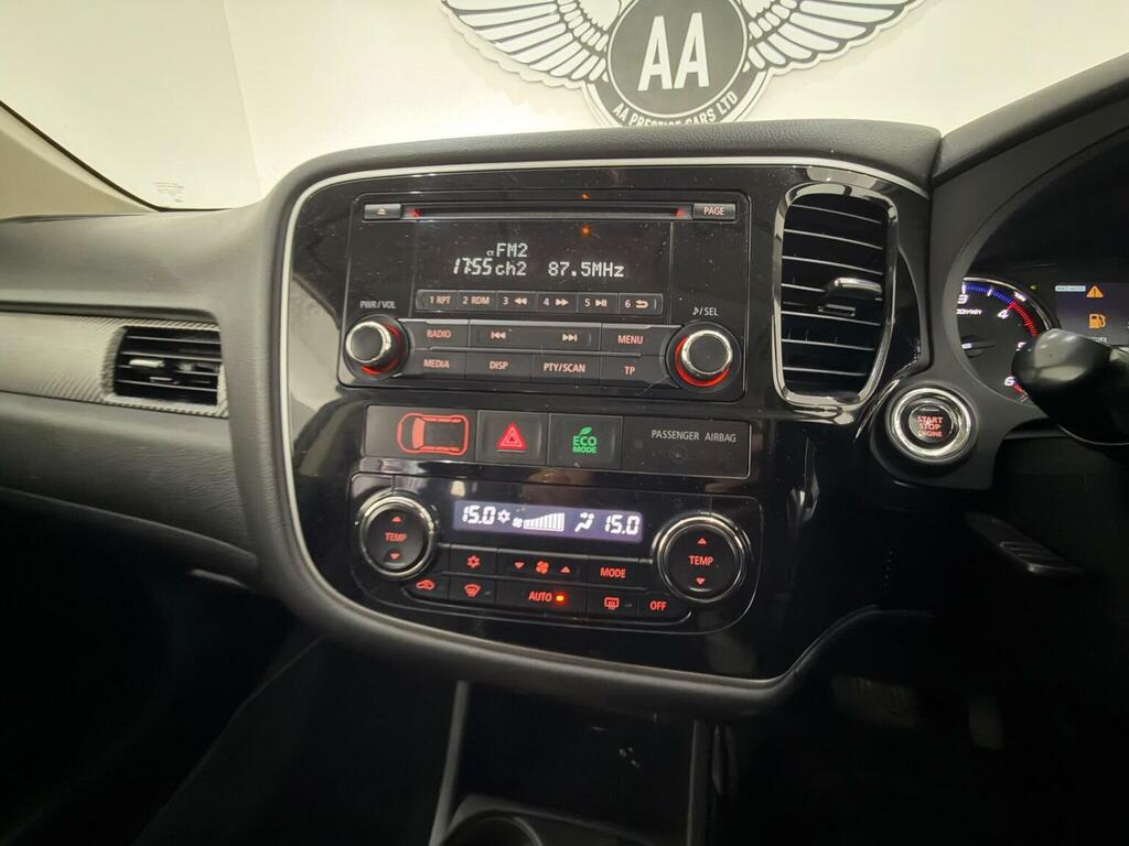 Mitsubishi Outlander Estate White #28