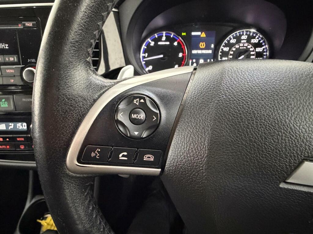 Mitsubishi Outlander Estate White #18