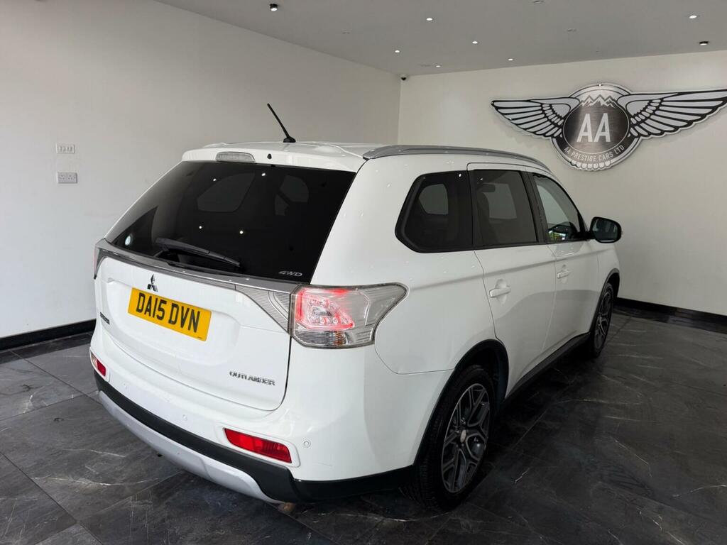 Mitsubishi Outlander Estate White #11