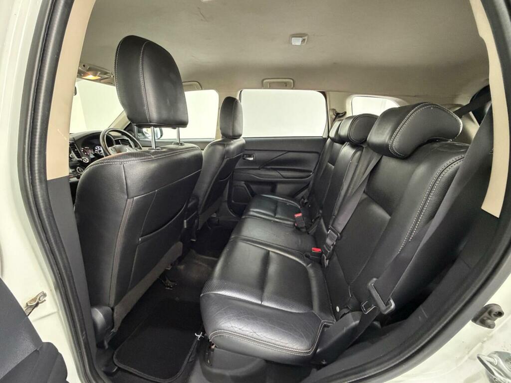 Mitsubishi Outlander Estate White #17
