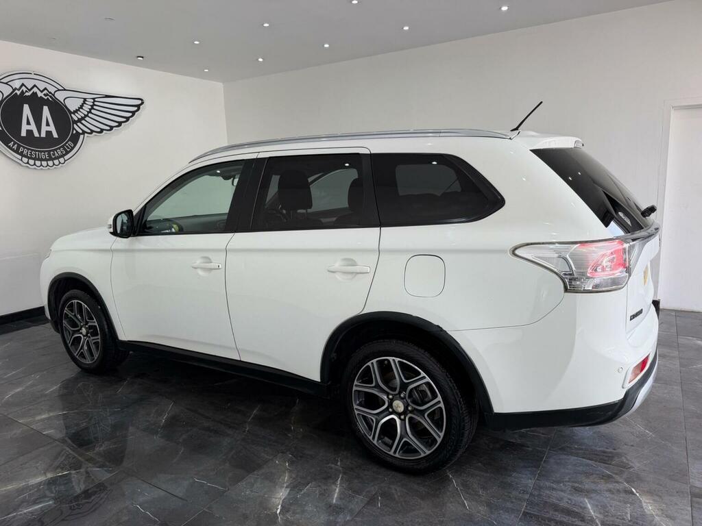 Mitsubishi Outlander Estate White #8