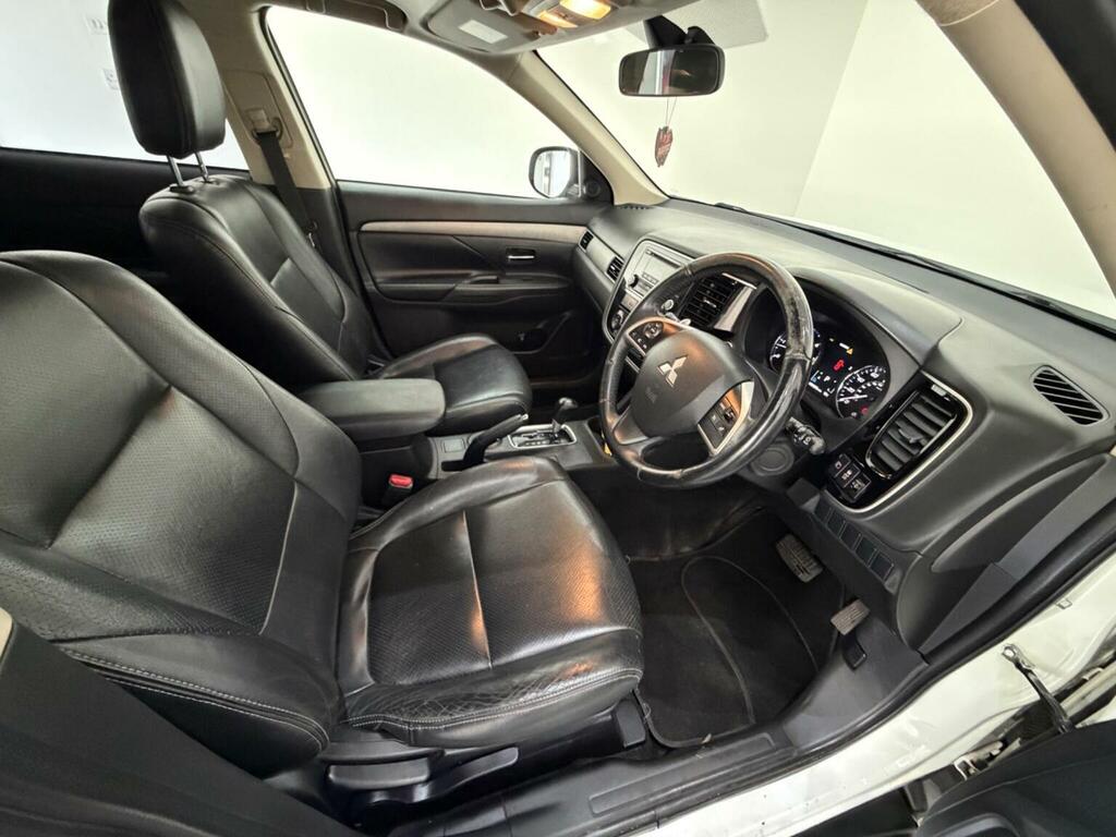 Mitsubishi Outlander Estate White #13