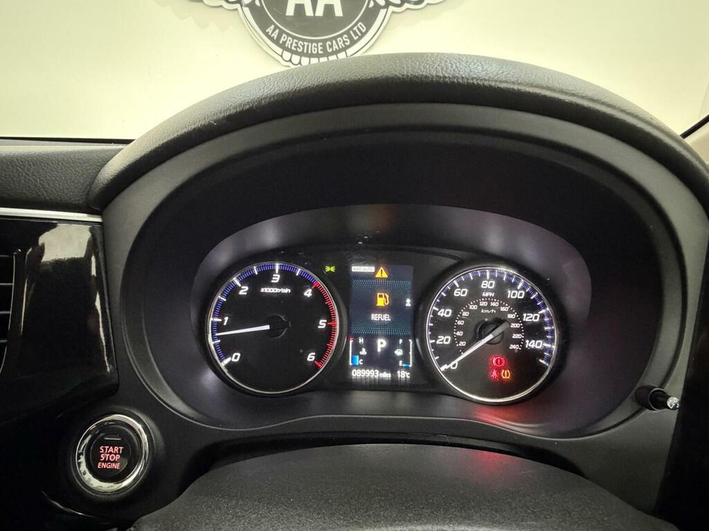 Mitsubishi Outlander Estate White #29