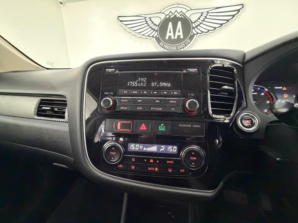 Mitsubishi Outlander Estate White #27
