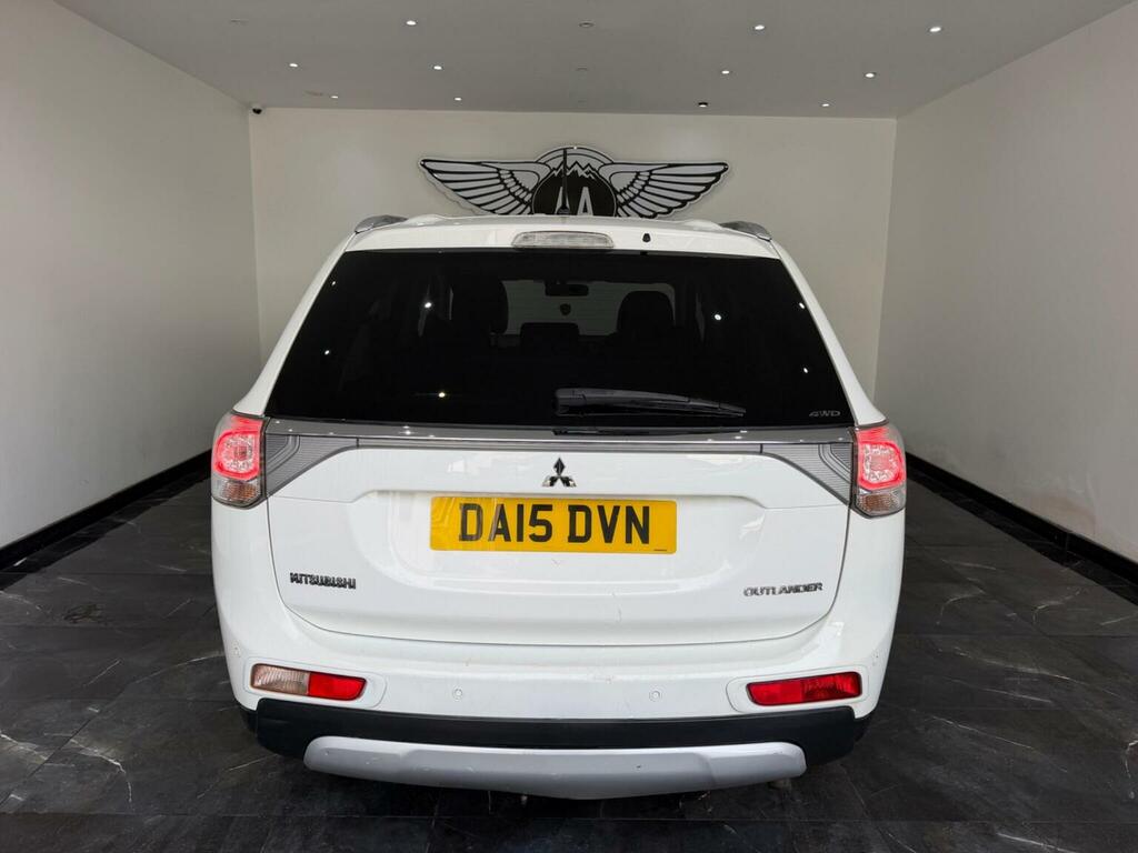 Mitsubishi Outlander Estate White #9