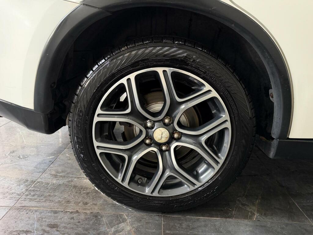 Mitsubishi Outlander Estate White #26