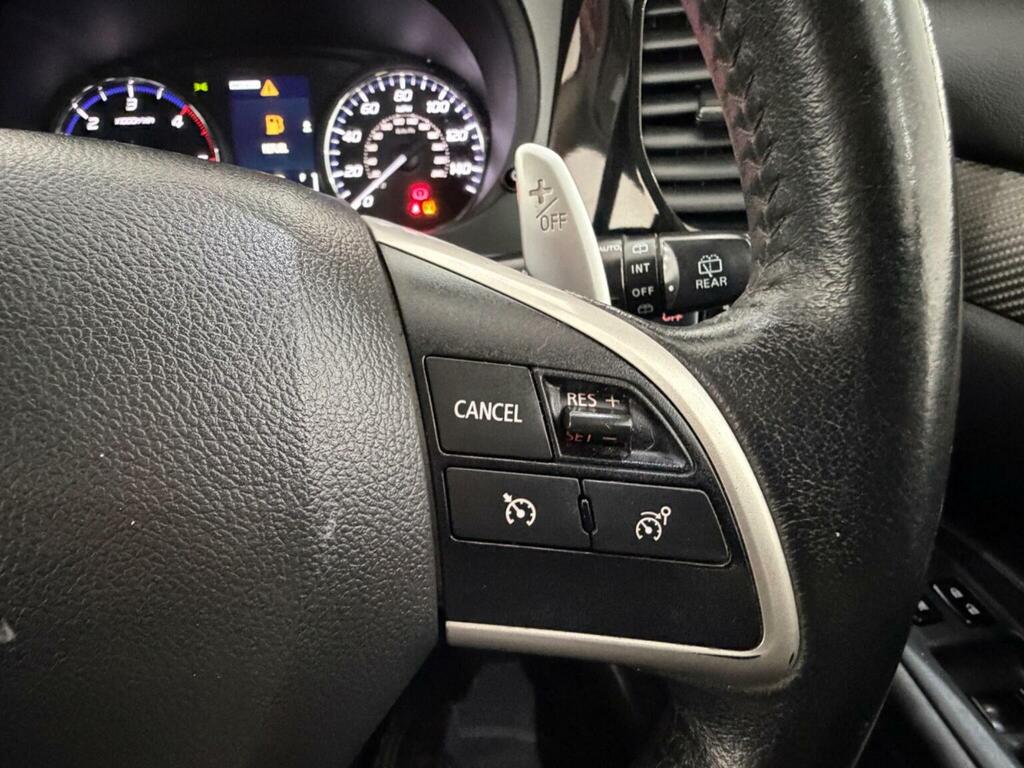 Mitsubishi Outlander Estate White #19
