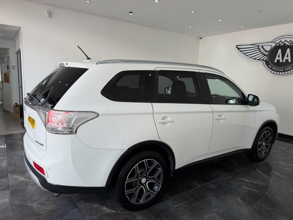 Mitsubishi Outlander Estate White #10