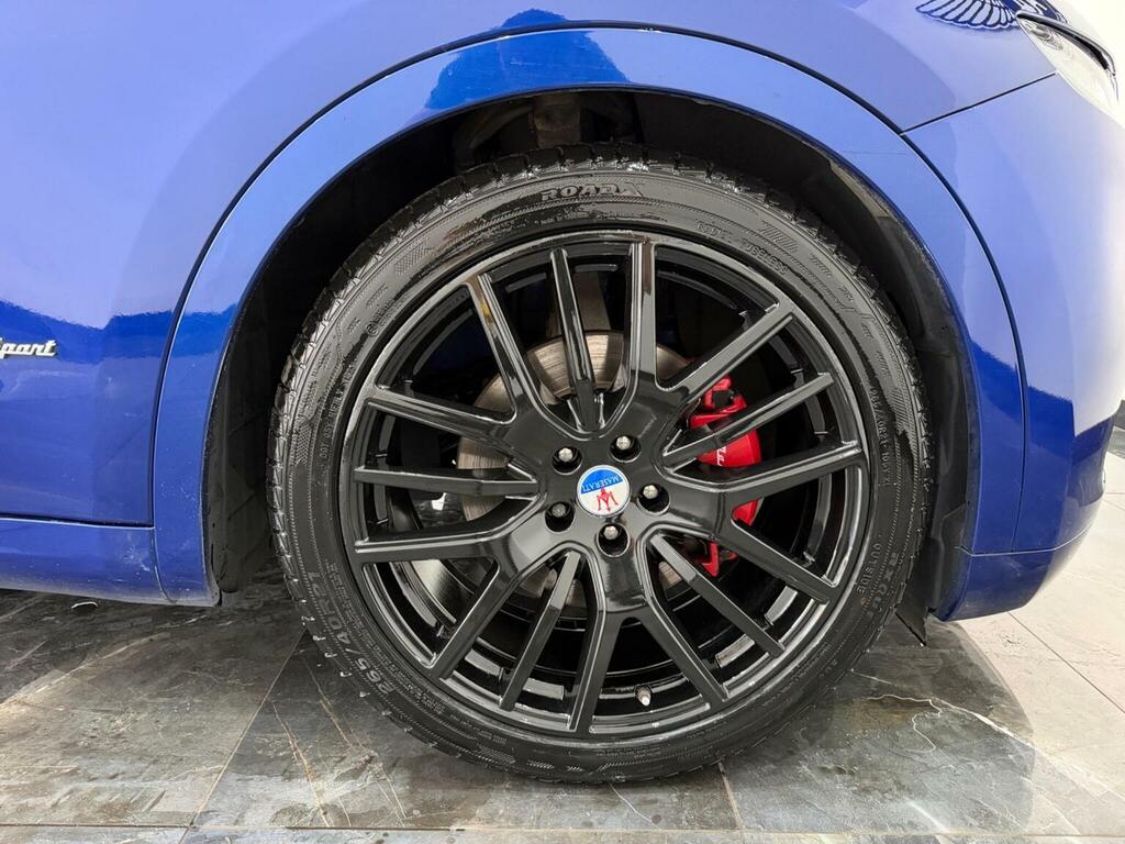 Maserati Levante S Black #35
