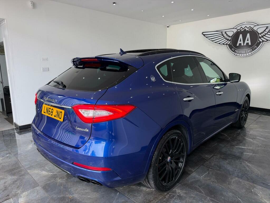 Maserati Levante S Black #10