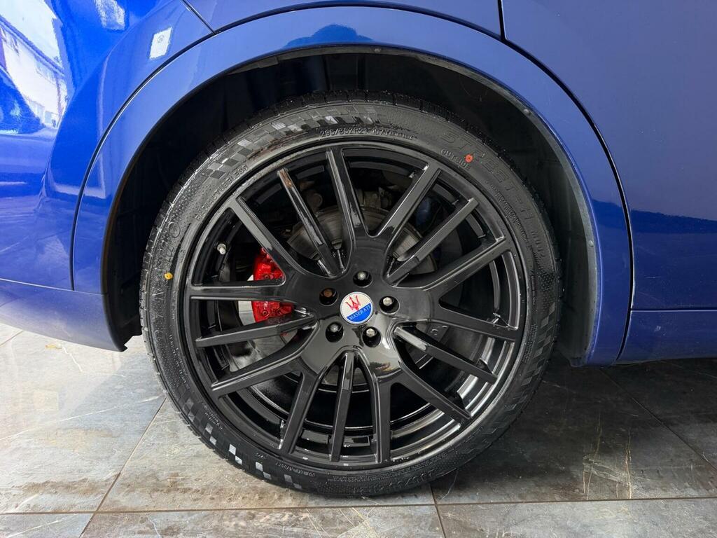 Maserati Levante S Black #34