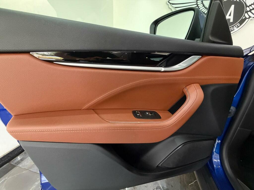 Maserati Levante S Black #32
