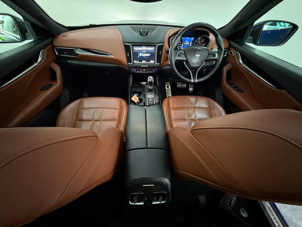 Maserati Levante S Black #15