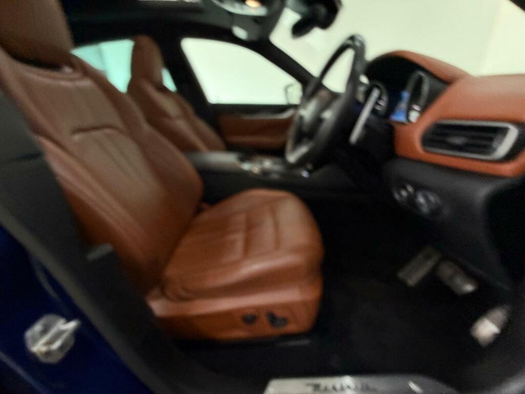 Maserati Levante S Black #19