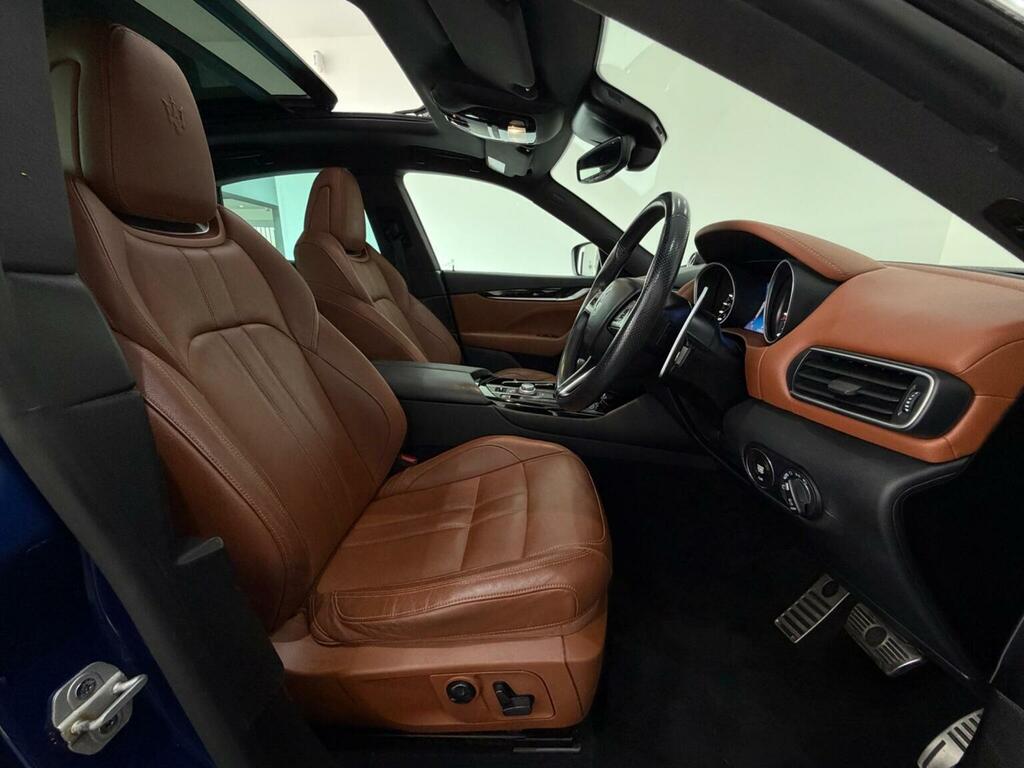 Maserati Levante S Black #18