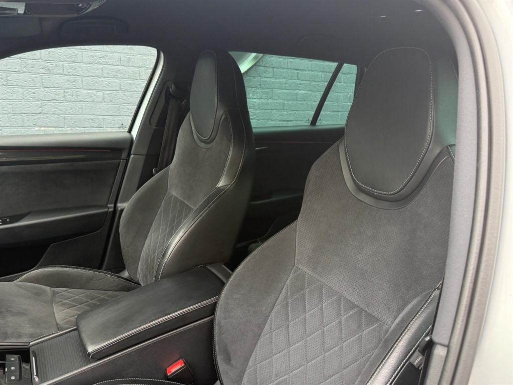 Skoda Superb Estate Silver #6