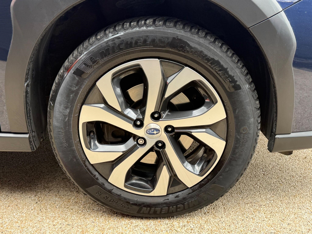 Subaru Outback Estate Black #16