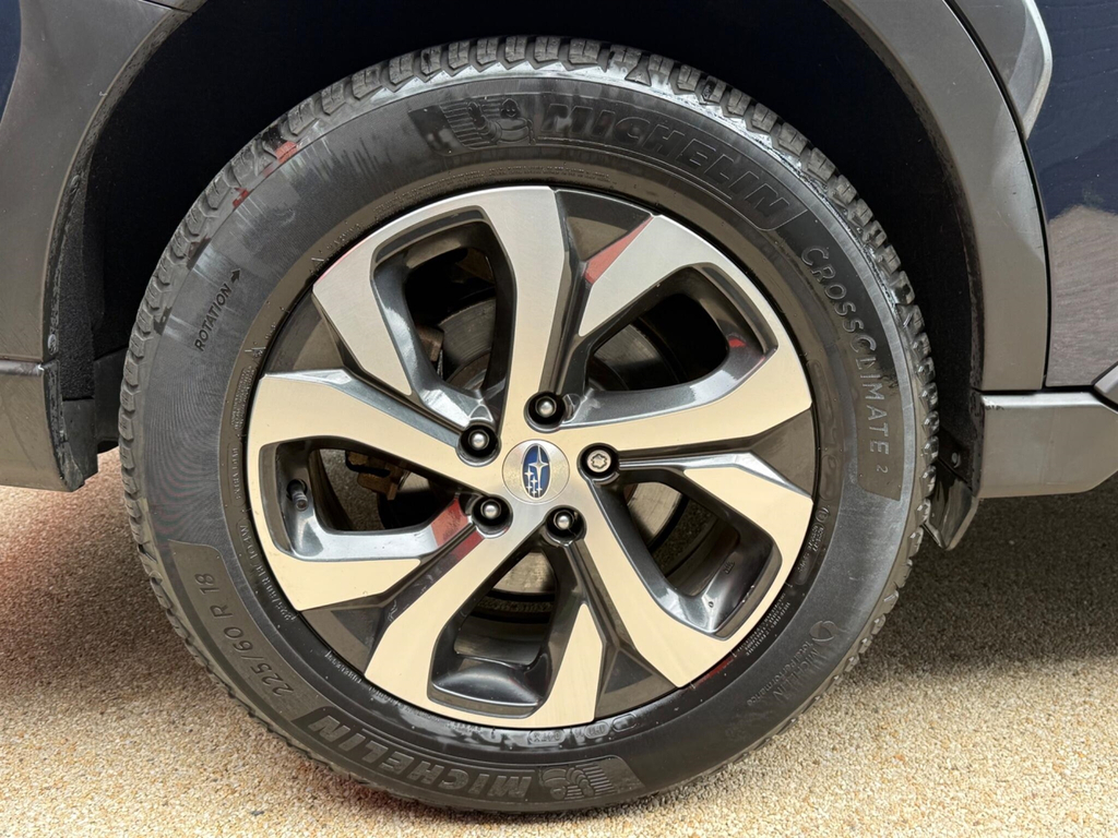 Subaru Outback Estate Black #15