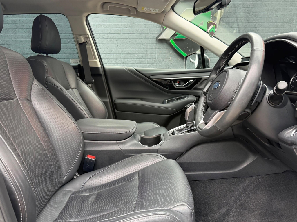 Subaru Outback Estate Black #36