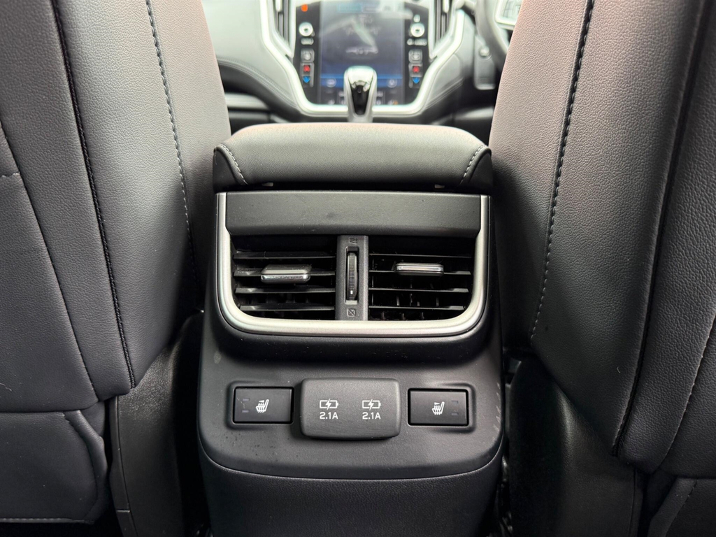Subaru Outback Estate Black #30
