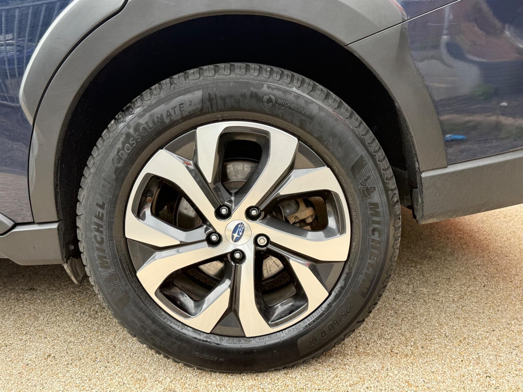 Subaru Outback Estate Black #18