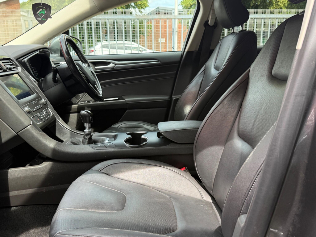 Ford Mondeo 2.0 Hybrid Titanium Edition Blue #50