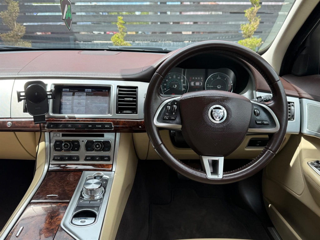 Jaguar XF 2.2 D Luxury Black #27