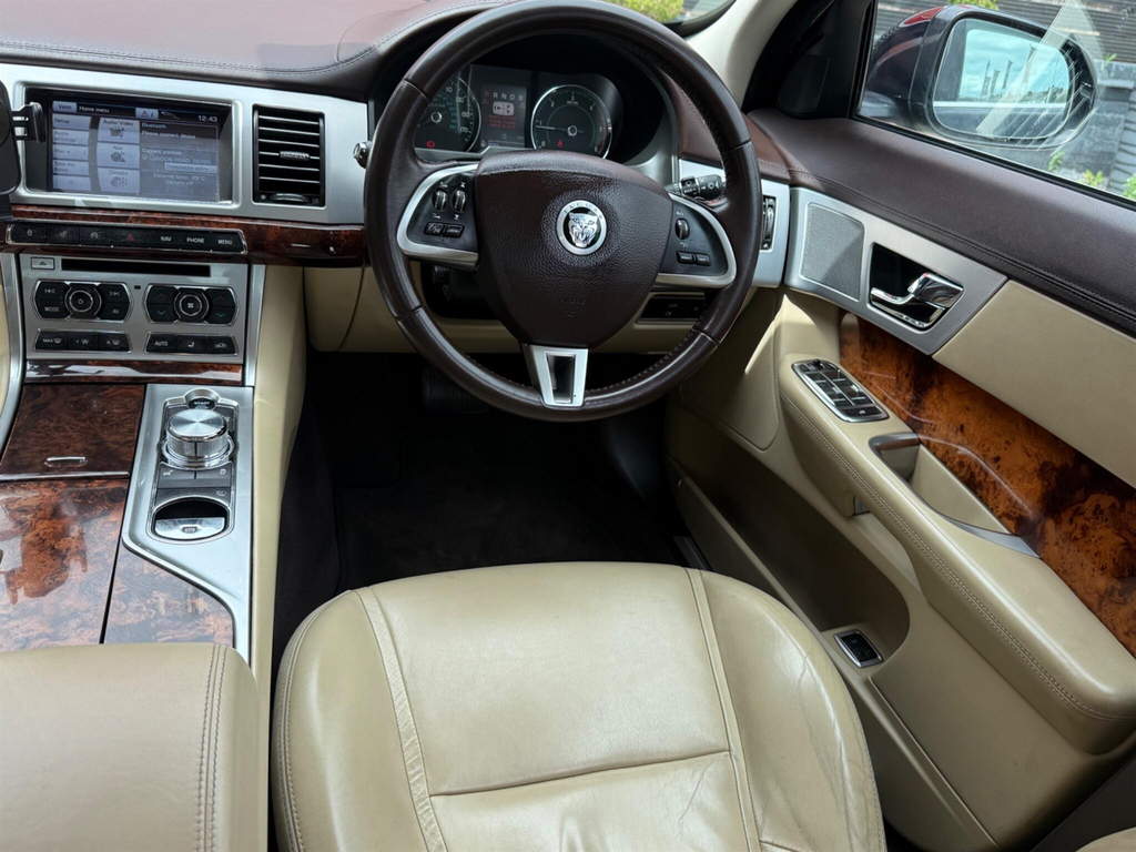Jaguar XF 2.2 D Luxury Black #26