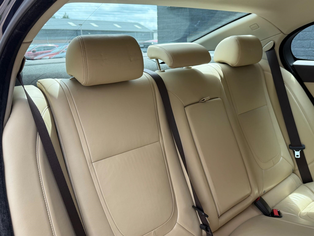 Jaguar XF 2.2 D Luxury Black #22