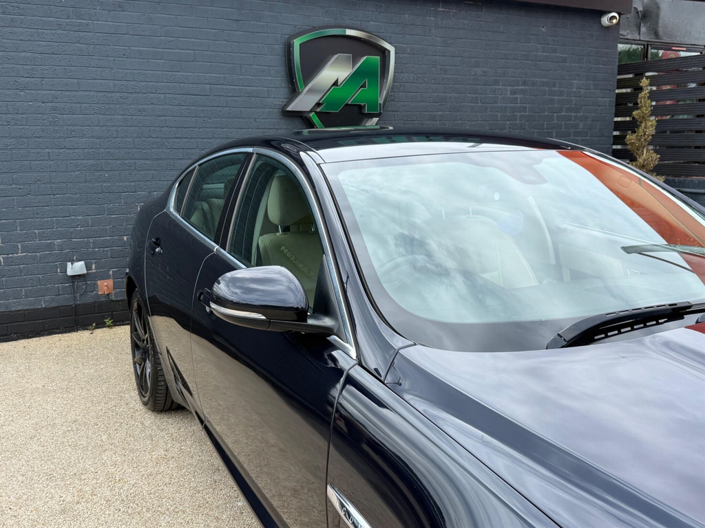 Jaguar XF 2.2 D Luxury Black #14