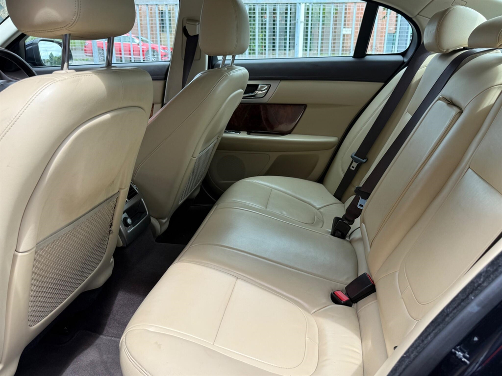 Jaguar XF 2.2 D Luxury Black #16