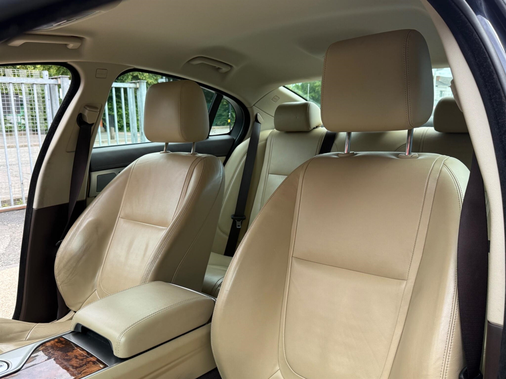 Jaguar XF 2.2 D Luxury Black #48