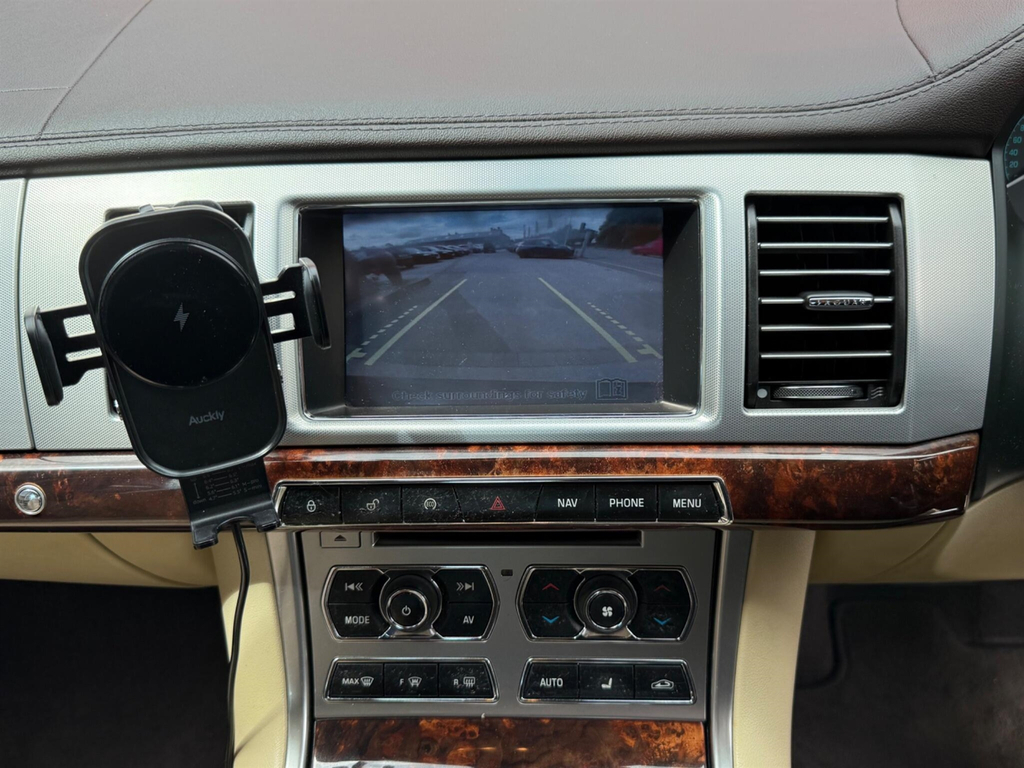 Jaguar XF 2.2 D Luxury Black #44
