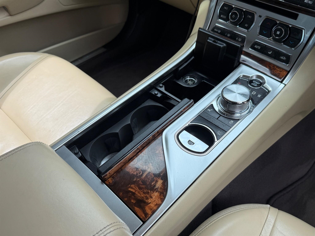 Jaguar XF 2.2 D Luxury Black #37