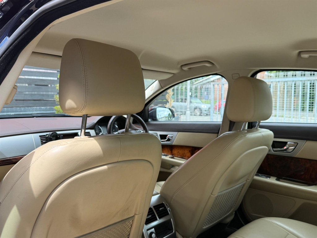 Jaguar XF 2.2 D Luxury Black #19