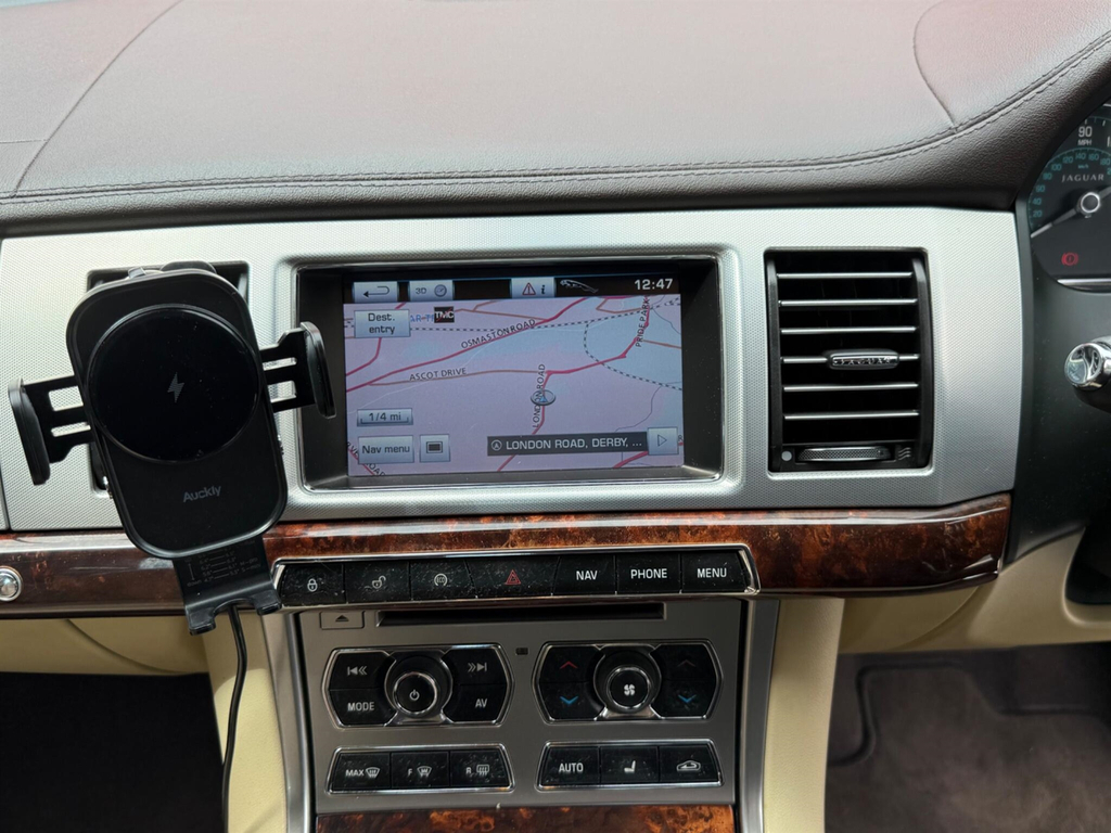 Jaguar XF 2.2 D Luxury Black #43