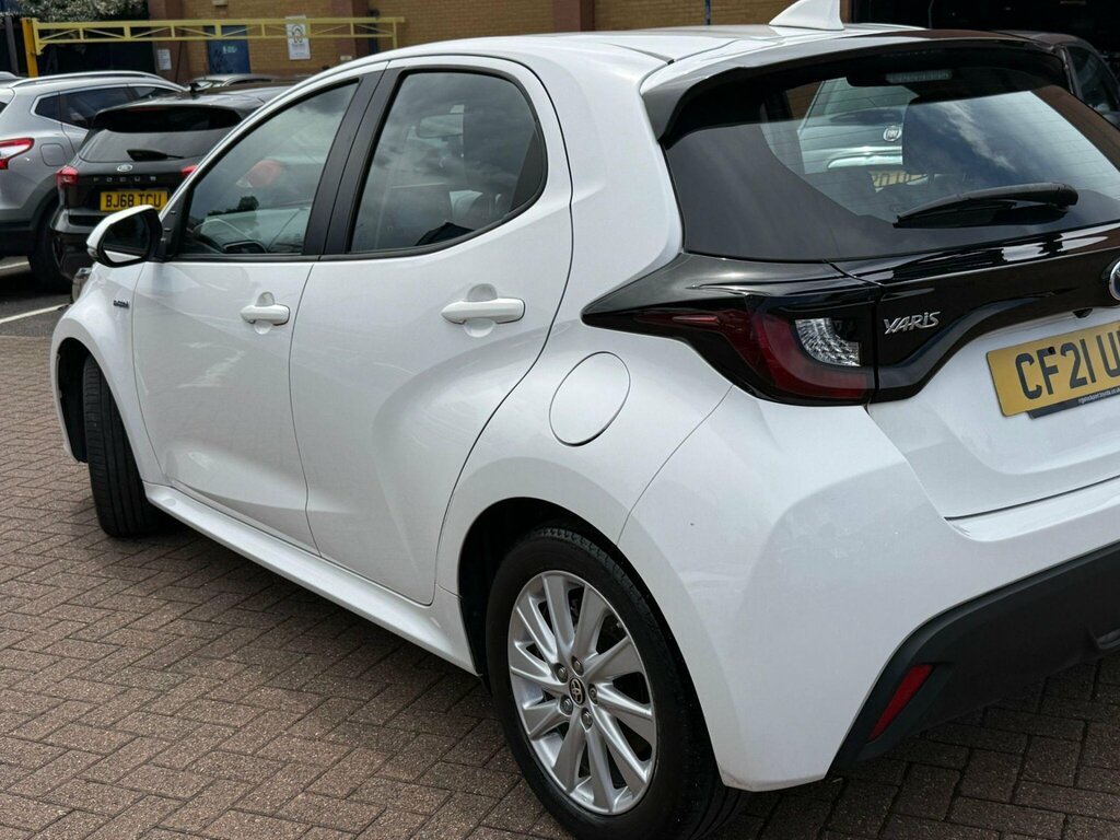 Toyota Yaris 1.5 Vvt-h Icon E-cvt Euro 6 Ss CF21UKA White #4