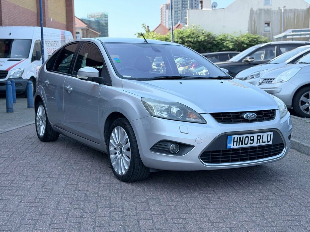 Ford Focus 2.0 Titanium Hatchback 192 G Silver