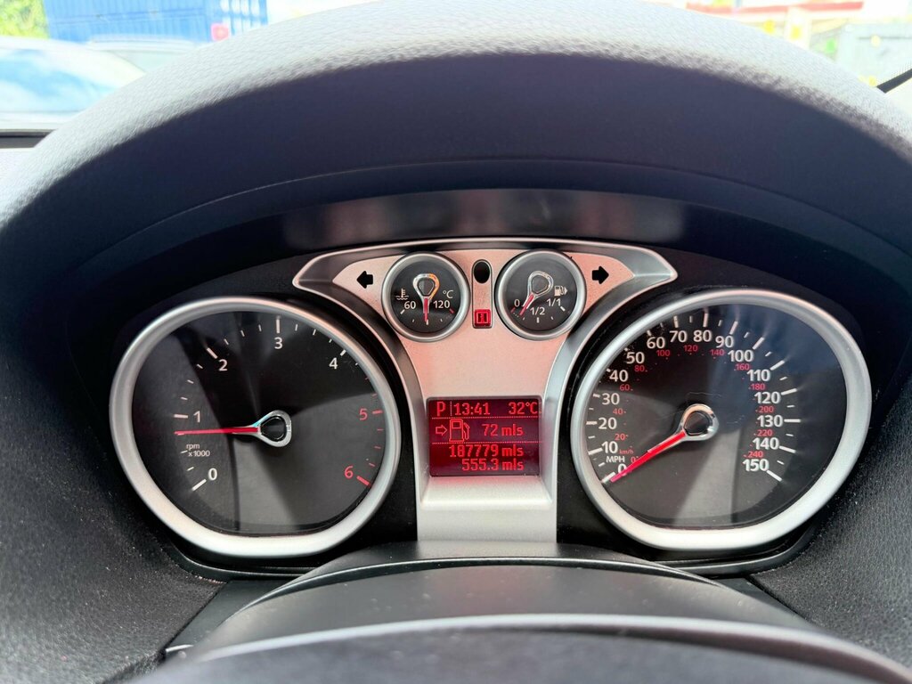 Ford Kuga 2.0 Zetec Tdci Awd 134 Bhp Black #32
