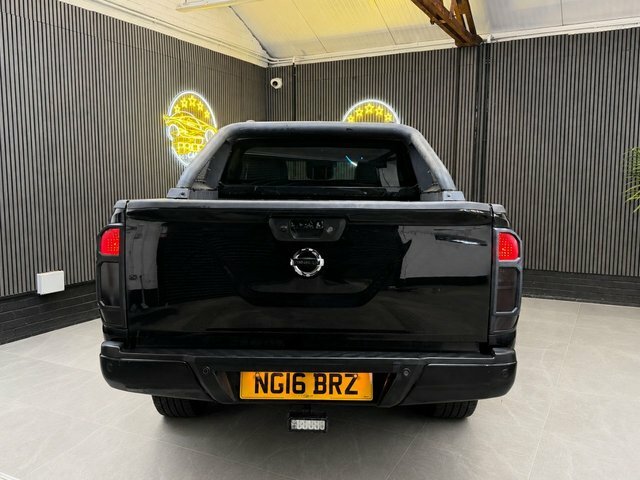 Nissan Navara Navara 2.3 Dci Tekna 4X4 Shr Dcb 190 Bhp Black #5