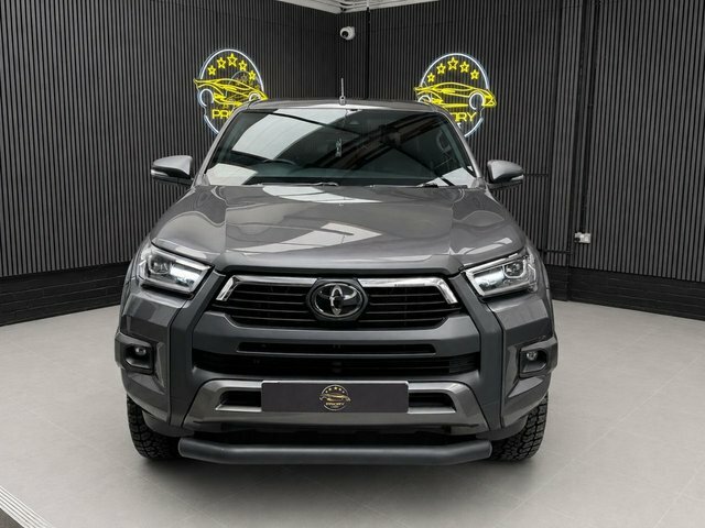 Toyota HILUX 2.8 D-4d Invincible X Pickup Double Cab Grey #4