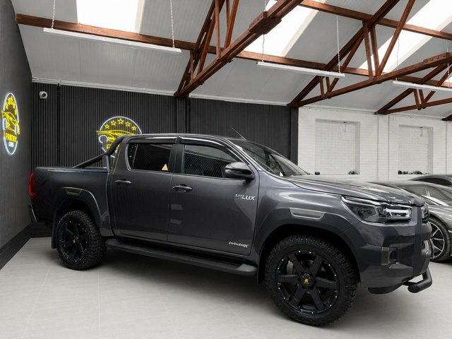 Toyota HILUX 2.8 D-4d Invincible X Pickup Double Cab Grey #2