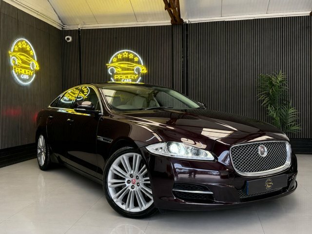 Jaguar XJ 3.0D V6 Portfolio Saloon Euro 5 S Red