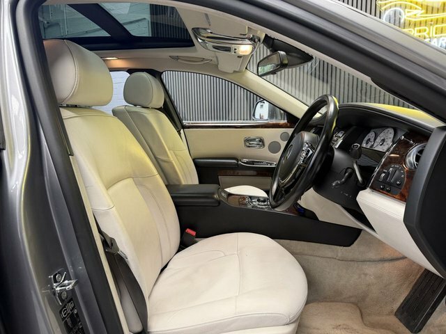 Rolls-Royce Ghost Ghost V12 White #9