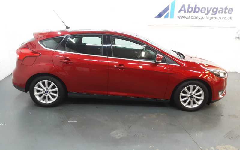 Ford Focus 1.6 Titanium Red #4