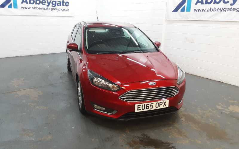 Ford Focus 1.6 Titanium Red