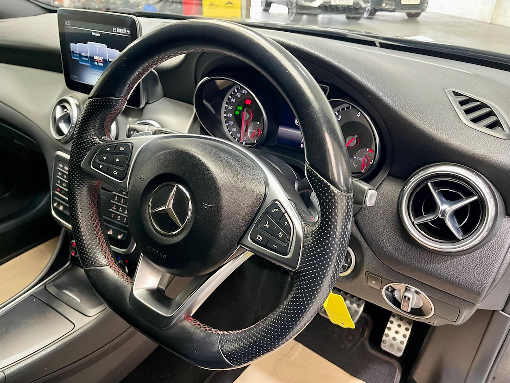 Mercedes-Benz GLA Class 2.1 D Amg Line Premium 7G-dct 4Matic Euro 6 Ss GY66OGH Black #5